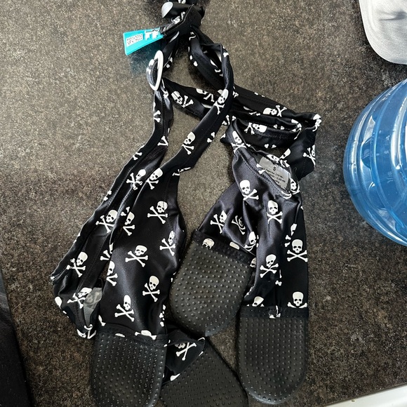 Walkee Paws NEVER WORN. - Picture 2 of 2